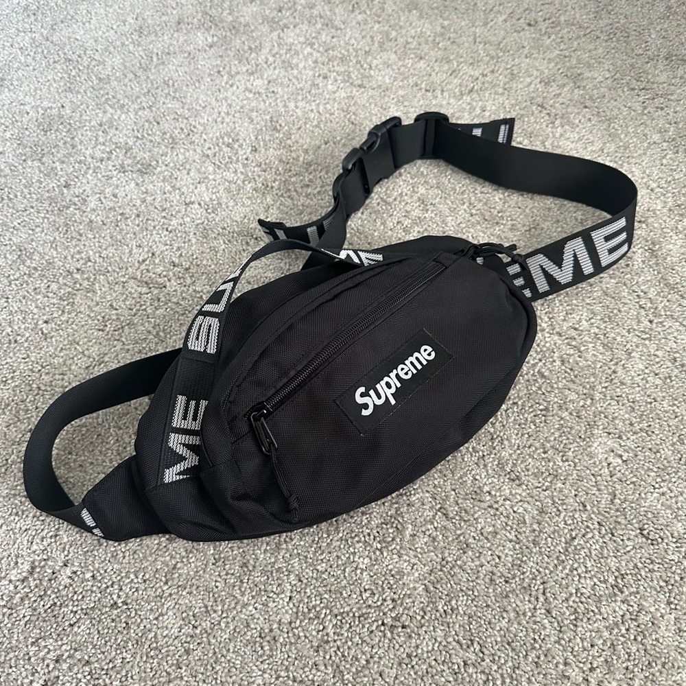 COPY - SUPREME WAIST BAG (SS18)🔥

DM me for inquiries✨